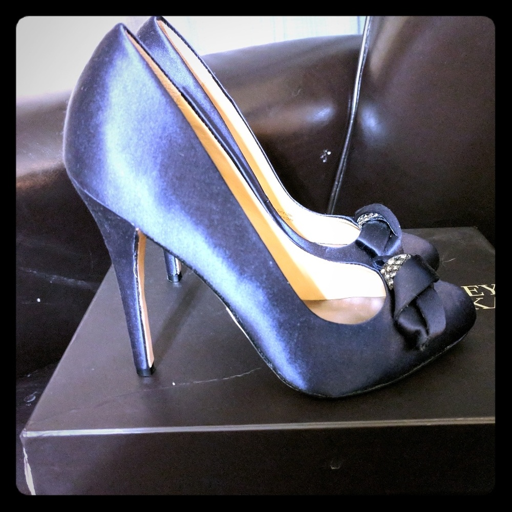 Badgley Mischka Navy Heels